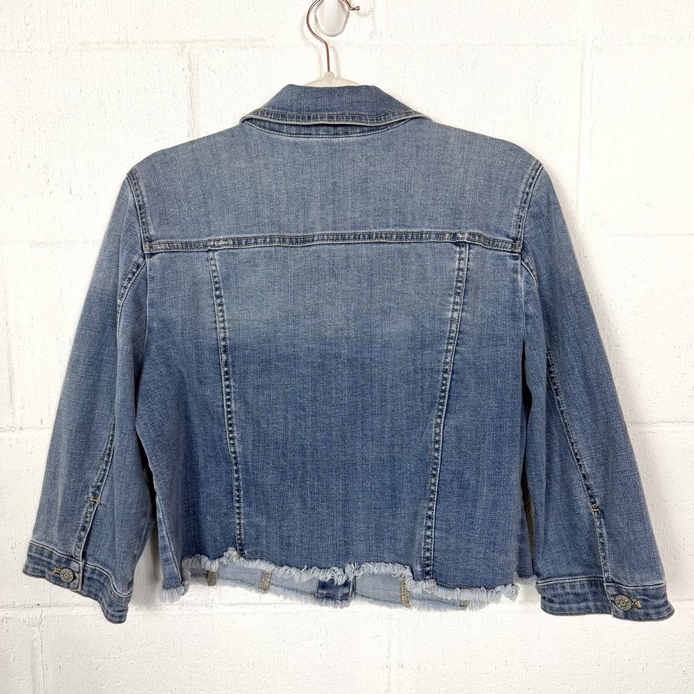 Chico's Cropped Jean Trucker Jacket Boxy Frayed Stretch Layering Capsule Size L - Picture 6 of 10